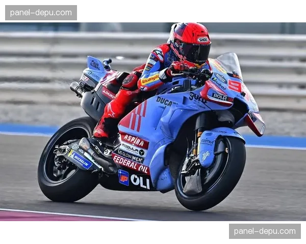 世界摩托车锦标赛MotoGP揭幕战卡塔尔站，杆位发车的巴格尼亚起步失误掉位置