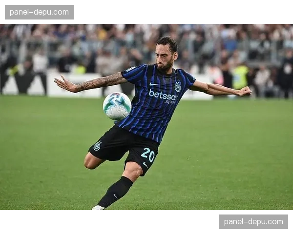 半场：国际米兰2-0领先卡利亚里，恰尔汗奥卢远射世界波